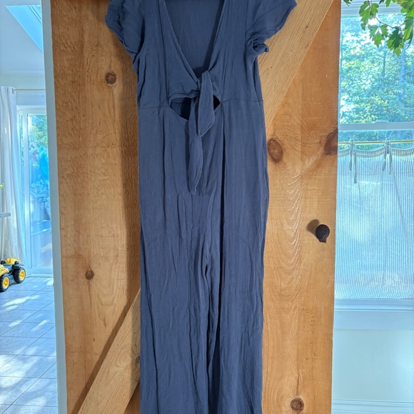 Navy blue jumpsuit with tie and cutout - Picture 5 of 7
